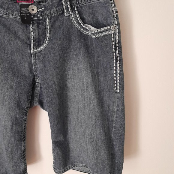 💥 EUC Torrid Denim Bermuda Shorts, Size 12 - Picture 3 of 9